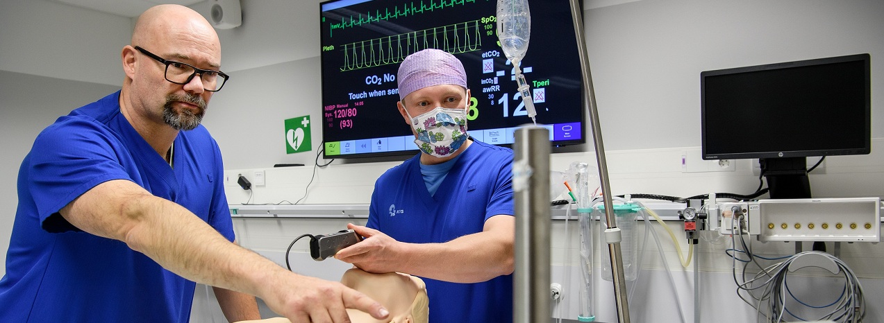 Kuva elvytyskoulutustilanteesta